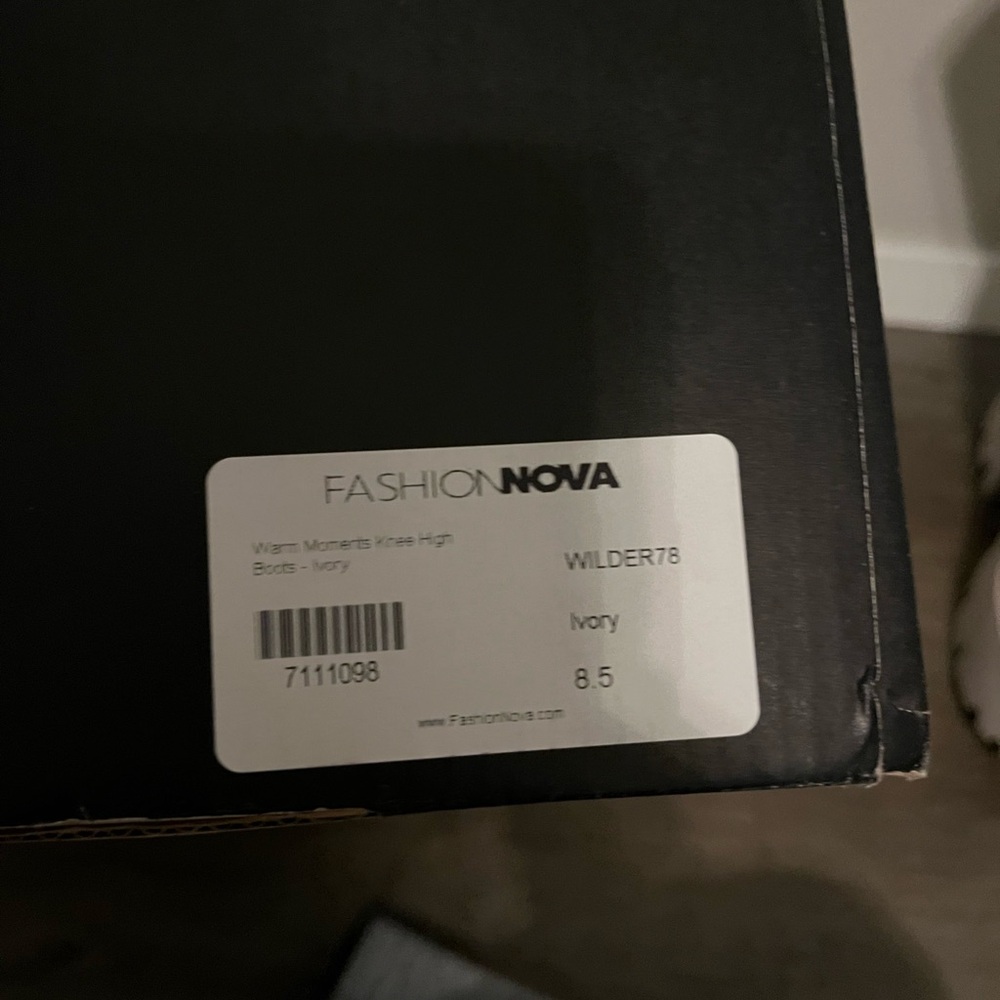 Fashion Nova White Winter Rain Boots with Chunky Sole - Picture 5 of 5